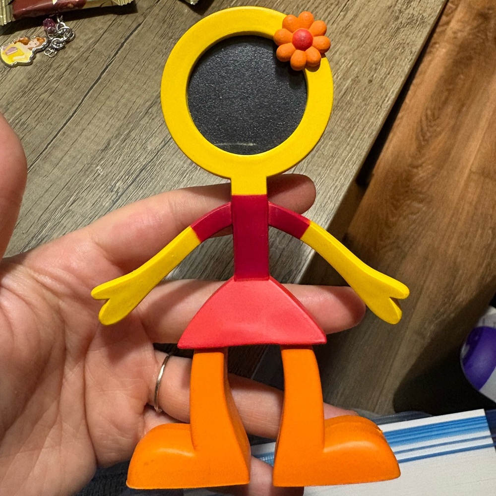 90s CBS designs flexible picture frame